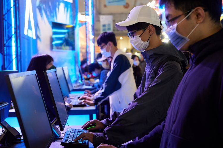高端电竞支撑IC需求 过渡商用、消费IT低迷期