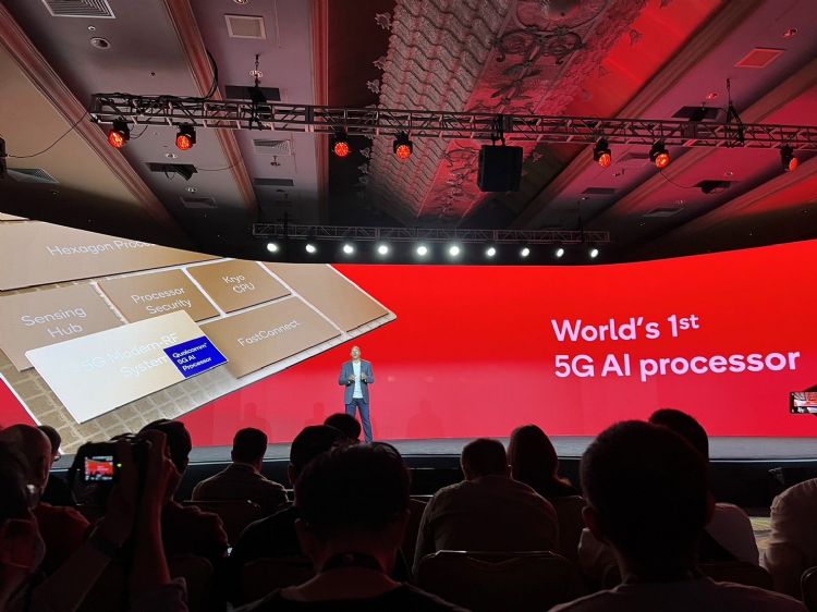 高通正式发表顶级旗舰移动平台Snapdragon 8 Gen 2，持续与台积电合作，采用4纳米制程。刘宪杰摄
