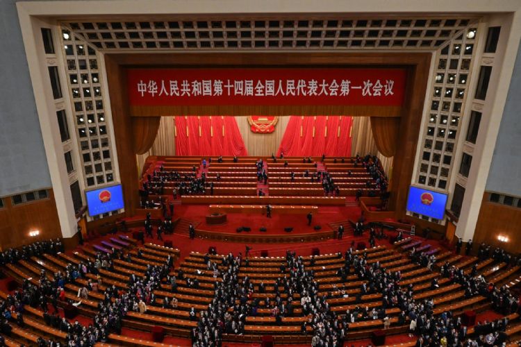 国内两会代表引关注 网络企业退场，半导体、AI崛起