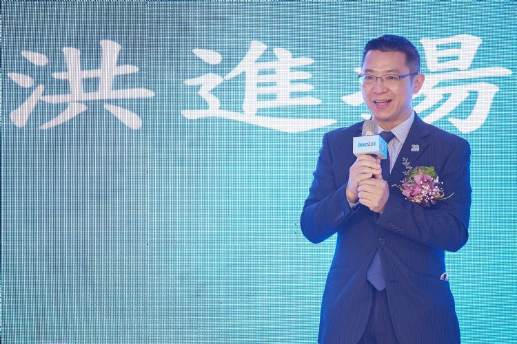 群创20岁「转骨」冲绿电 自设太阳能并联台电