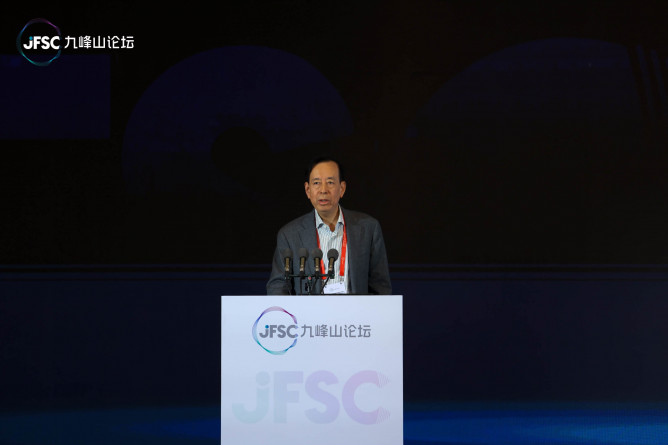 中国科学院院士、西安电子科技大学教授郝跃：化合物半导体器件进展与挑战