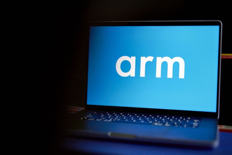 软银在与ARM客户和合作伙伴讨论后，已将苹果等业者列为ARM IPO策略投资者。彭博