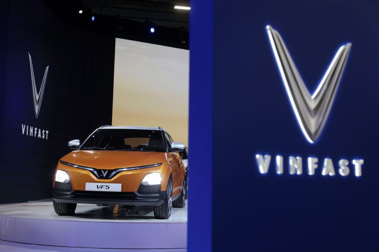 VinFast原定2022年12月交付首批999辆电动车给北美买主，却数度延期。法新社