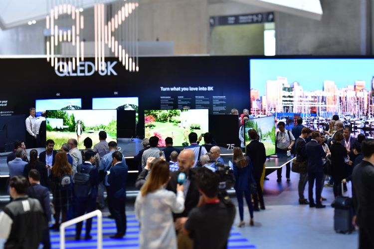 8K电视无法打开市场，业者转战8K显示器。三星电子
