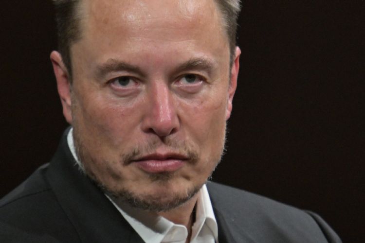 TeslaCEOElon Musk指出，Tesla将牺牲毛利率推动销量成长，如果宏观经济状况不稳定将不得不降价。法新社