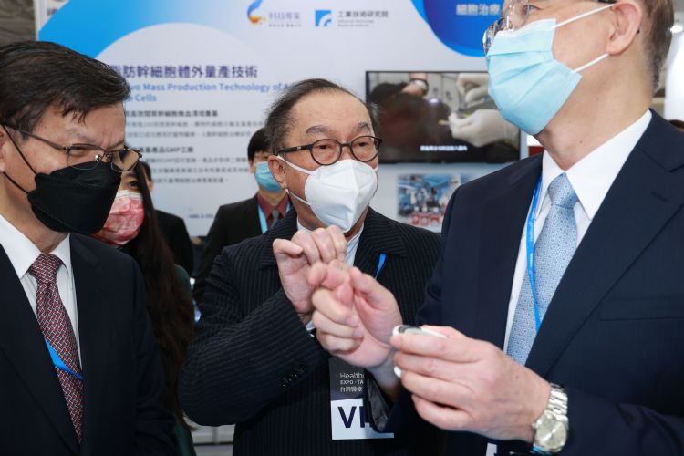 广达电脑董事长林百里指出，智能医疗由AI治疗云平台、AI健康照护平台及AI线上医疗平台三个部分组成。李建梁摄