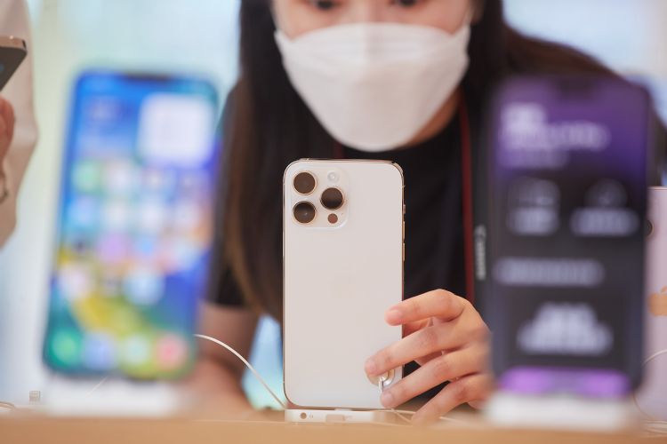 光学双雄大立光、玉晶光认为，传统旺季将带动下半年营运优于上半年，第3季将聚焦美系大厂旗舰机将搭载「潜望式镜头」。李建梁摄