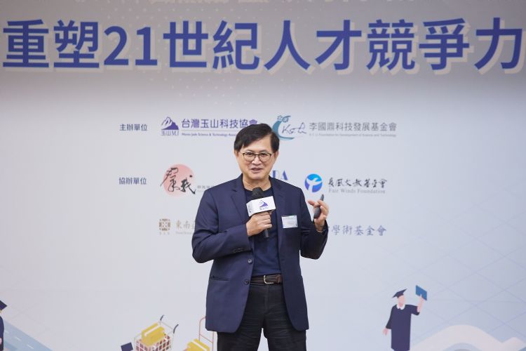和硕董事长童子贤指出，国内防疫政策，让品牌客户加速分散生产据点。李建梁摄