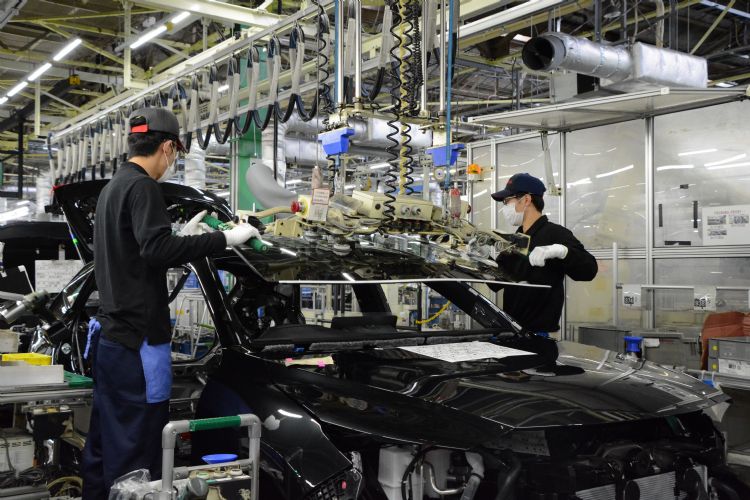 芯片荒迫丰田下调2022全年产量目标