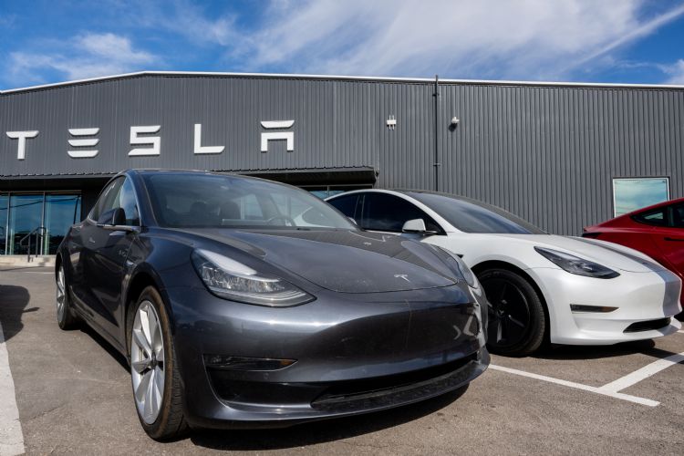 Tesla降价奏效 1月积压订单重回10万辆水准