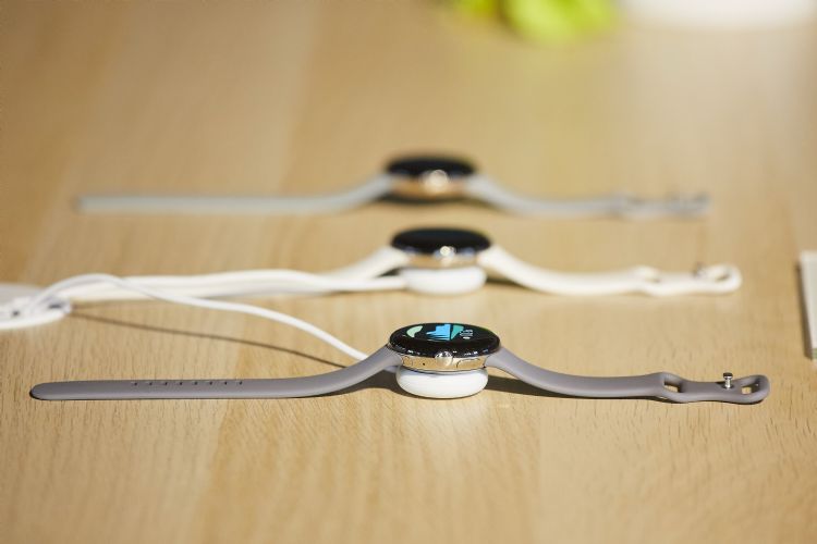 从外观、屏幕到健康追踪 Pixel Watch较劲苹果、三星