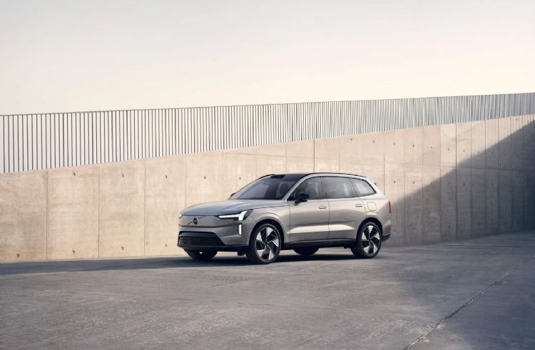 Volvo发表EX90旗舰EV 主打双向充电