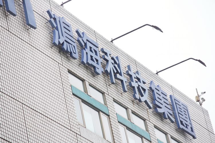 【富士康郑州厂疫乱】刘扬伟：加深客户合作关系，对手抢不走订单