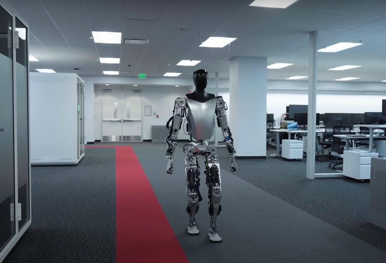 特斯拉公布全新Tesla Bot人形机器人，更具机械感