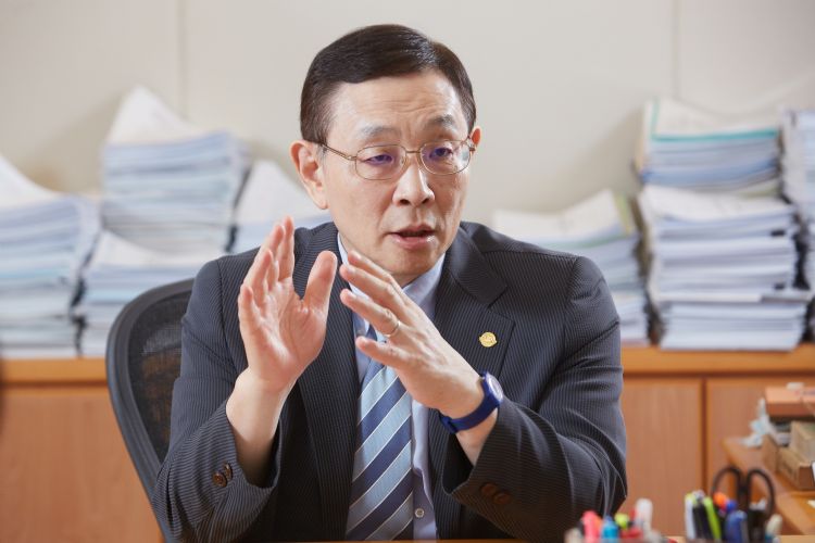 旺宏总经理卢志远对2023年展望保守，但产品价格表现持稳。李建梁摄
