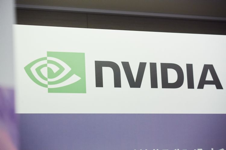 NVIDIACEO黄仁勋表示Ada Lovelace架构的RTX 40系列显示卡比过往产品拥有更高的性价比。法新社