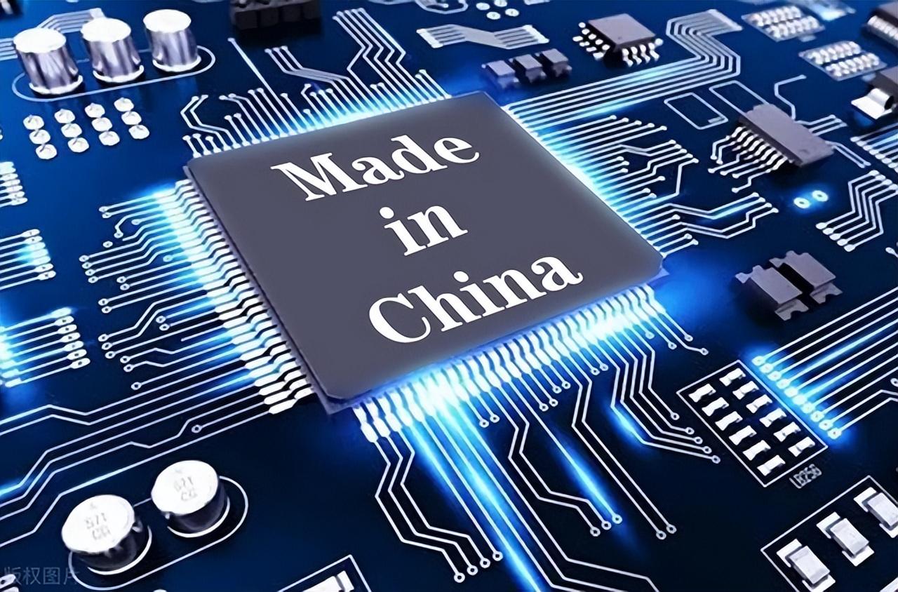 ASML再遭重击，美国芯片也舍弃EUV光刻机，中国芯片成救命稻草