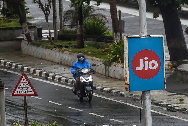 Reliance Jio可能自行开发5G手机。法新社