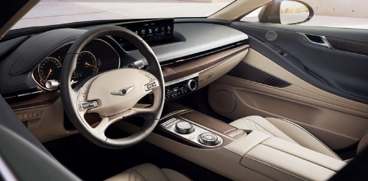 Genesis G80 2024年版改款有望搭载连接仪表盘和中控台的全景OLED显示器。现在汽车