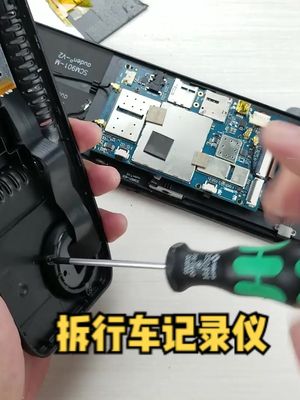 拆反光镜样式的行车记录仪，其实就是个外形特殊的安卓手机