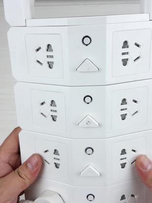 手机用诡异的插排充电时竟会自动操作，拆开排查这奇怪故障的原因 涨知识