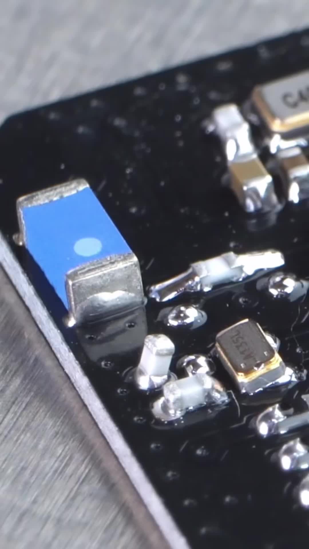 大家知道这是什么现象吗 smt 回流焊 硬件 pcb
