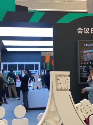 带00后参加商业大会，温州女孩：要向董明珠看齐！