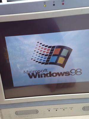 拆解WIN98系统的平板电脑，还记得15年前的红警95和RealPlayer吗