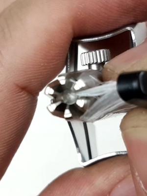 德国的机械，日本的电器，拆开对比两个不同国家的鼻毛剪看看做工 涨知识