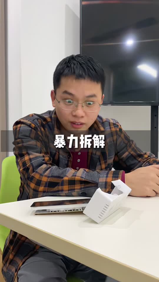 师傅让我把闹钟拆了，执行力高效的我，分分钟搞定，把师父都惊呆了！ 拆解电子产品我是工程师