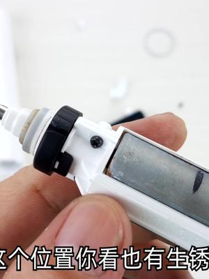 拆解小米电动牙刷，看看内部的设计做工和奇怪的电机